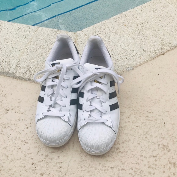 Adidas Superstar - Picture 2 of 4